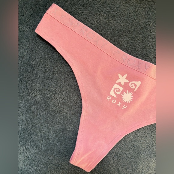 Teen/ Jr.’s Roxy Pink Logo Thong - Picture 1 of 5